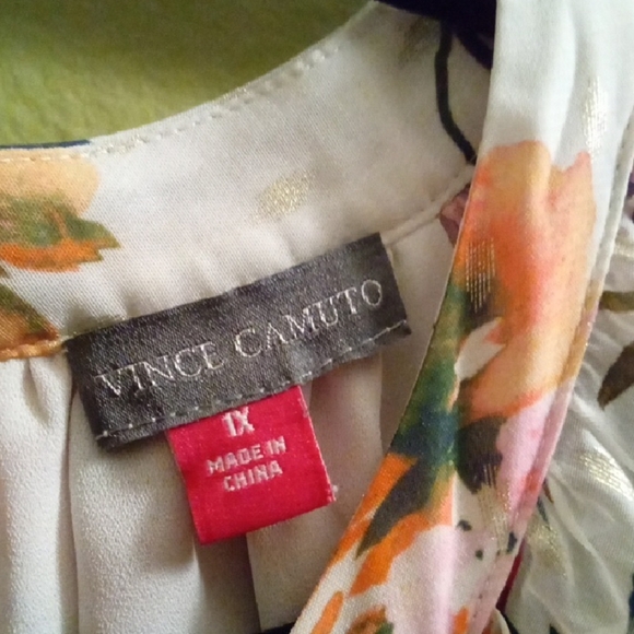 Womans 1X Vince Camuto Cream Flutter Sleeve Blouse with Ruffled Lightweight - Picture 2 of 4